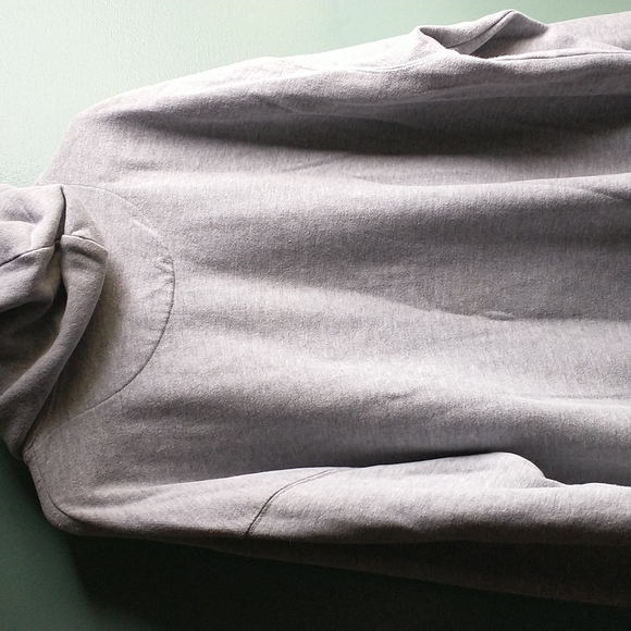 No name brand pit to pit is 26 1/2 grey - Picture 8 of 12